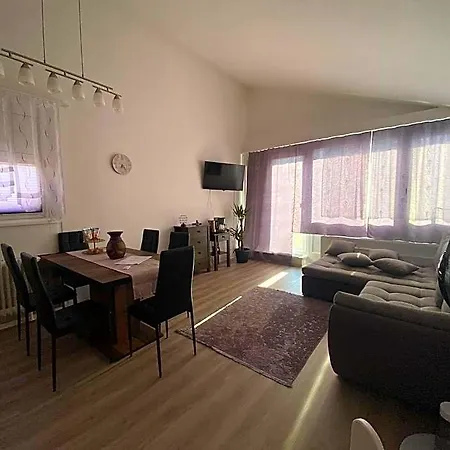 King Panorama Mit Netflix Hotel *